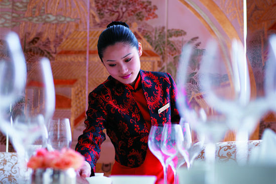 去一家餐廳用餐，你遇到過哪些尷尬的服務？|餐飲界