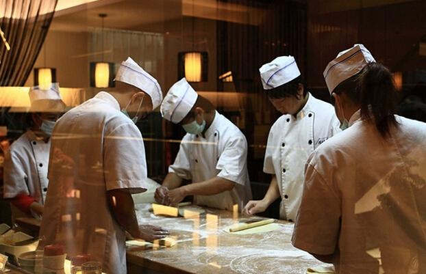 外賣(mài)平臺(tái)掀起直播后廚新潮流，消費(fèi)者深表期待