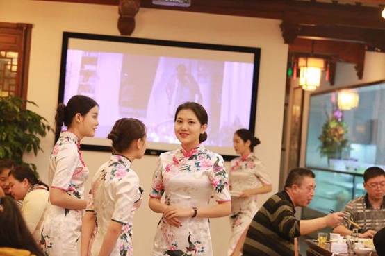 1個(gè)月火爆整個(gè)重慶，這家重慶火鍋店到底做了啥?