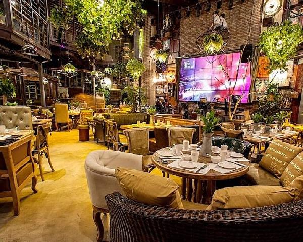 開便利店、書店、花店、家具店……餐飲老板開始跨界！