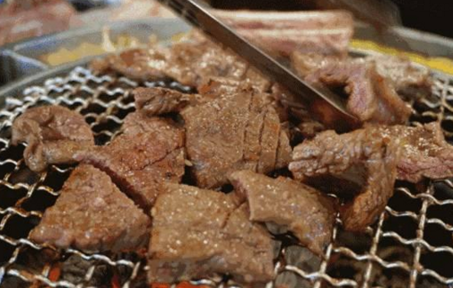 餐飲新騙術(shù)：小伙吃了一頓烤肉，準備買房交首付的55萬沒了