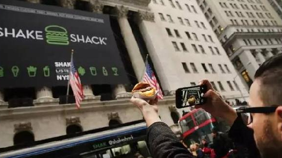美國(guó)漢堡網(wǎng)紅“Shake Shack”要來上海開店了，不過要等到2019年