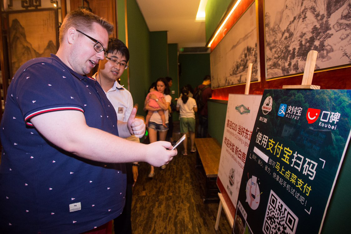 用低俗營銷抓住眼球后，是否真的會(huì)給餐廳帶來收益？|餐飲界