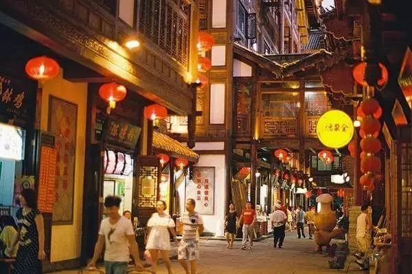 開(kāi)業(yè)不久虧損50萬(wàn)，美食街選址的那些坑！