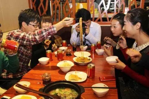 客流劇增、人員混亂，春節(jié)要怎么值班才能讓顧客滿意，讓自己多賺？