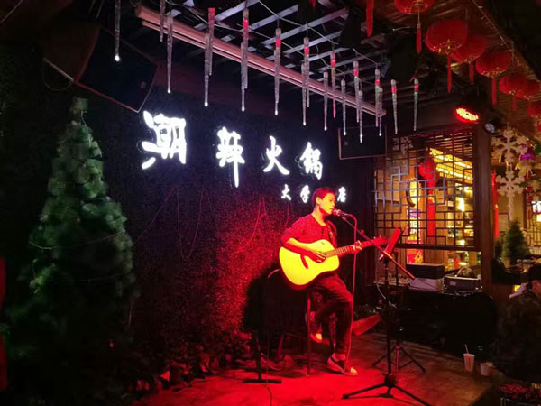 畢業(yè)就創(chuàng)業(yè)，大學(xué)生選擇哪個(gè)火鍋品牌才能穩(wěn)賺第一桶金