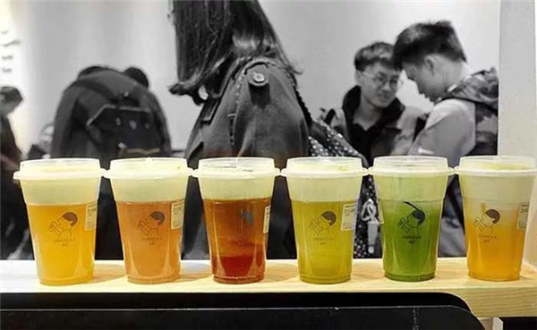進(jìn)商場、做營銷、拉投資......“喜茶們”真的很忙！|餐飲界