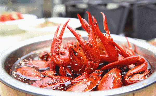 小龍蝦提價入市：食客說吃不起，餐廳說不賺錢