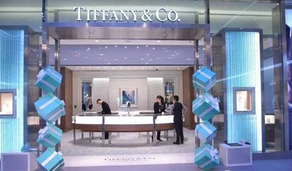 從時(shí)尚到過(guò)時(shí)，Tiffany藍(lán)是這樣一步步被餐飲人用廢的！