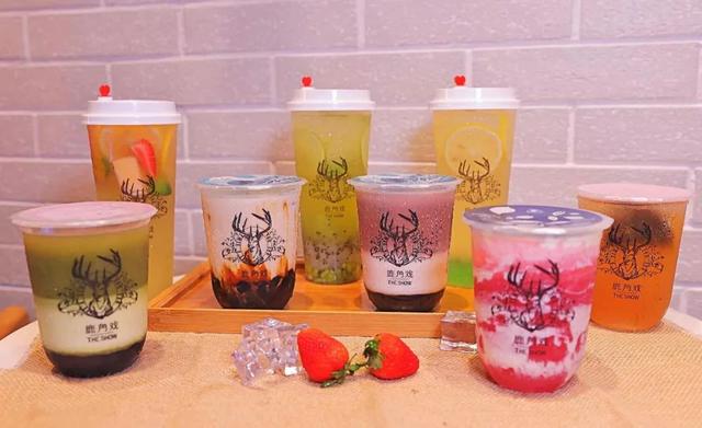 鹿角戲更名傳因資本注入，茶飲品牌緣何受資本青睞？｜餐見