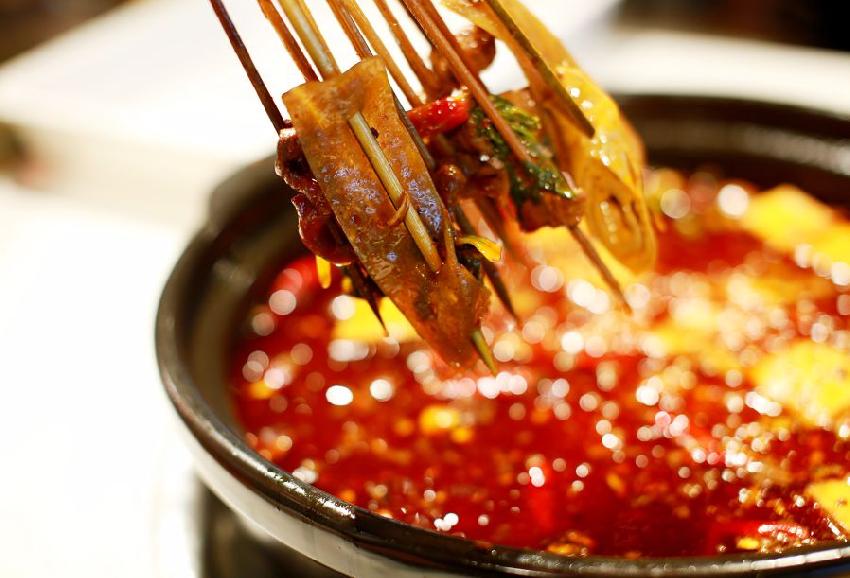 一串難求， 京城最火串串香，單店日賣2萬串