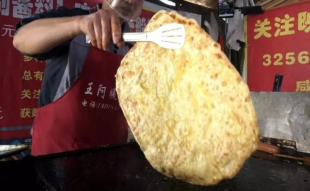 每天工作8個(gè)小時(shí)，賣200多個(gè)灌餅，月入4萬還買了兩套房！