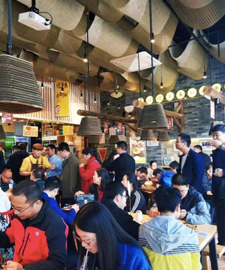 100多平的店面日收1.5萬，翻座達(dá)6次以上，憑什么？