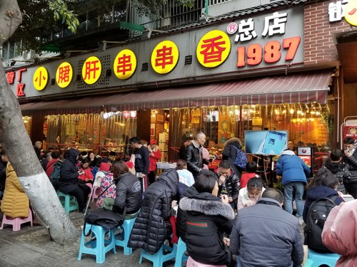  成都鋼管廠(chǎng)五區(qū)小郡肝串串香傳承匠心品質(zhì)，火爆實(shí)至名歸