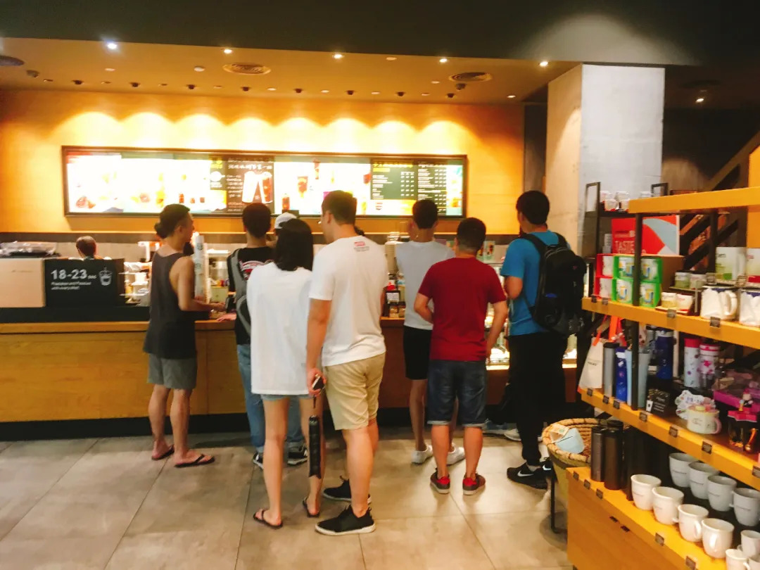 茶、咖不分家！喜茶與星巴克的成功有何共性？｜餐見|餐飲界