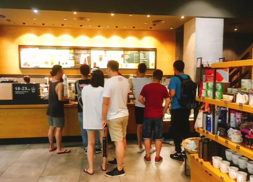 茶、咖不分家！喜茶與星巴克的成功有何共性？｜餐見