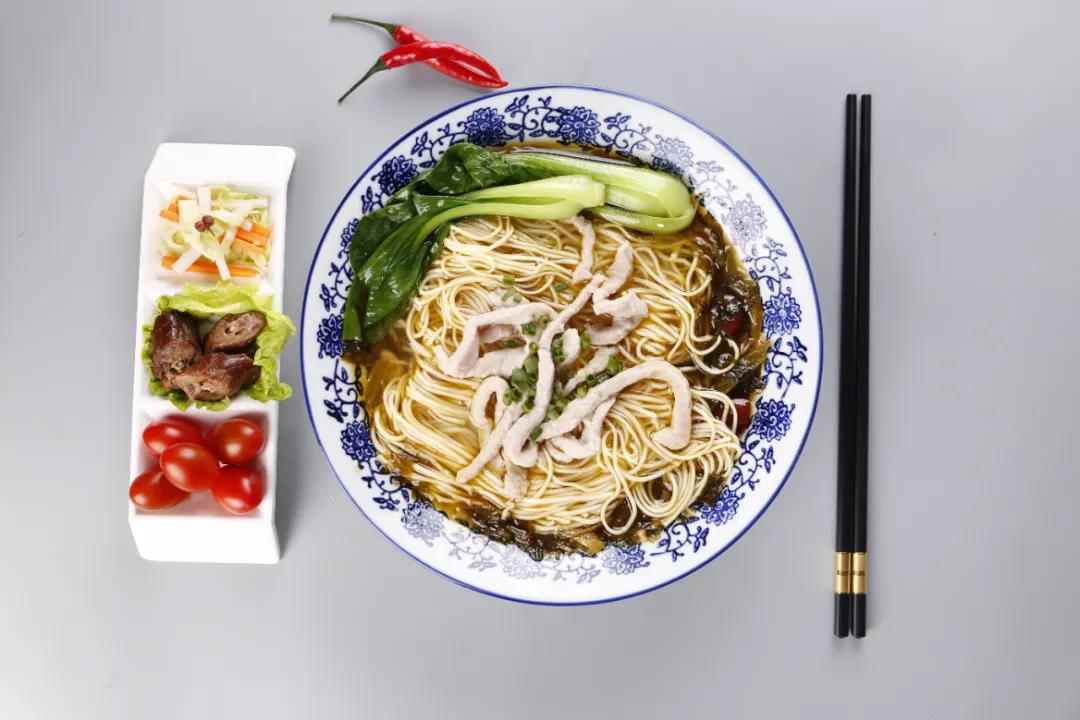 “被人忽悠”開飯店，20萬(wàn)打水漂，最后他總結(jié)了一句話