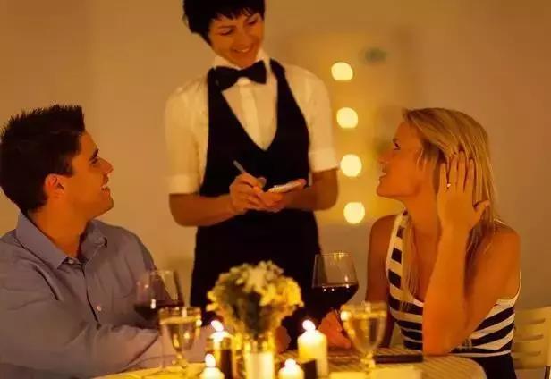 顧客要退菜，看4個(gè)不同服務(wù)員如何處理！