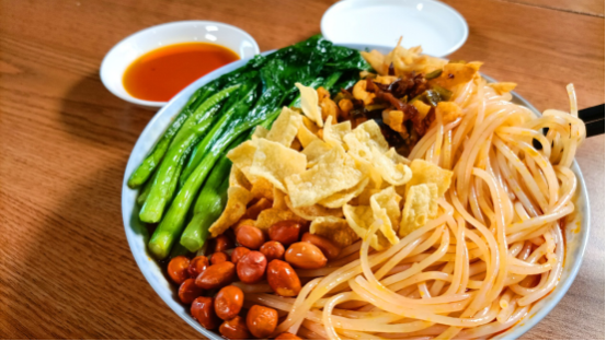 大型真香現(xiàn)場，青菜才是螺螄粉的“靈魂伴侶”