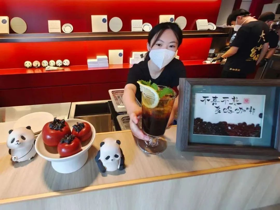 老字號(hào)布鞋內(nèi)聯(lián)升做咖啡，跨界咖啡這么卷了嗎？|餐飲界