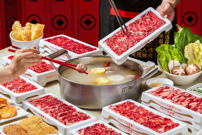 一人食火鍋“受害者”爆火后，八合里火鍋官方回應(yīng)來(lái)了|餐飲界