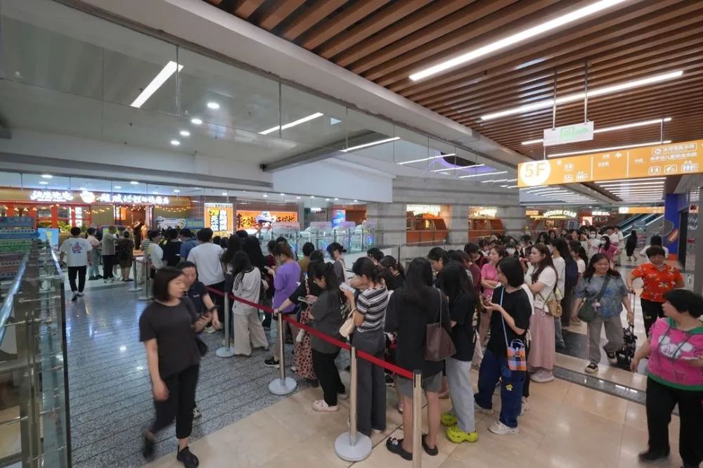 登頂熱搜，這家烤肉店憑何讓頂流商圈為之瘋狂？|餐飲界