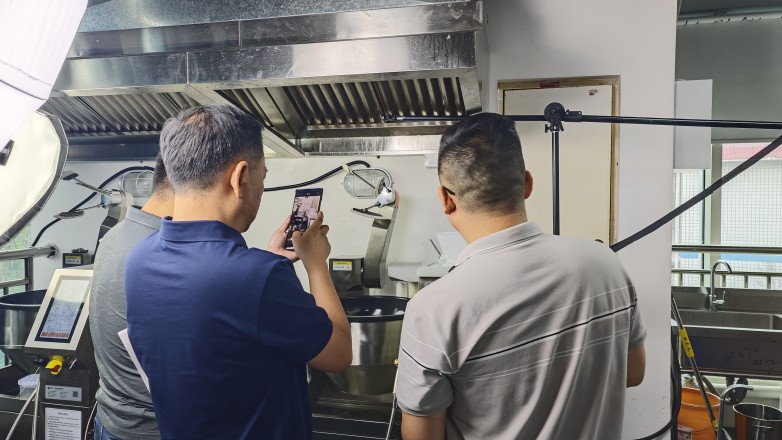 炒菜機器人席卷餐飲，預(yù)制菜迎來終結(jié)者？|餐飲界