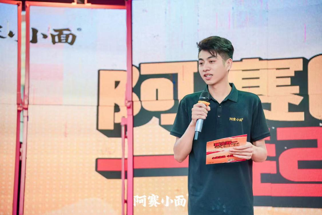 阿賽回鄉(xiāng)?一起出發(fā)！這場(chǎng)村里的發(fā)布會(huì)，藏著阿賽小面最動(dòng)人的初心