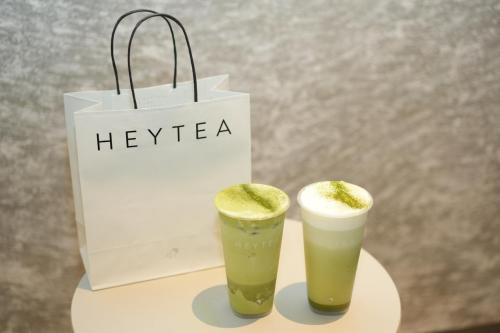 「三倍厚抹」上新一周年，喜茶千目抹茶系列持續(xù)人氣熱銷(xiāo)|餐飲界